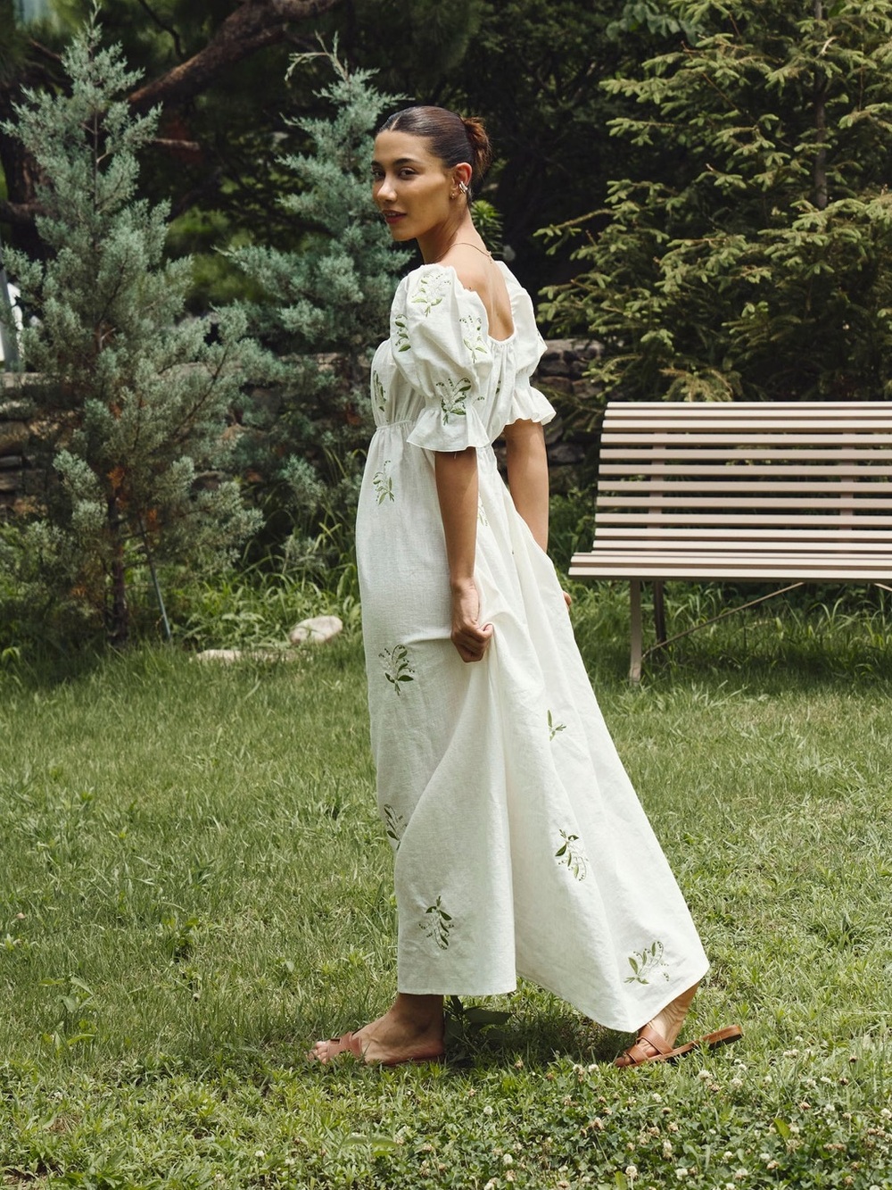 Women’s White Floral Puff-Sleeve Maxi Dress - Picture 3 of 5